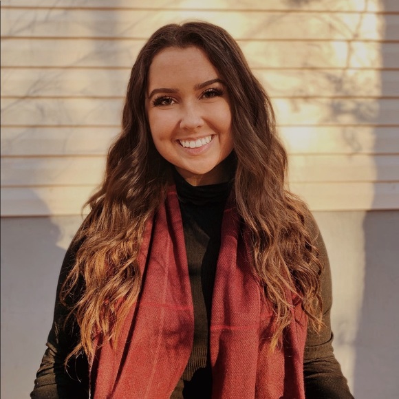 Meet your Posher, Kenzie - Picture 1 of 1